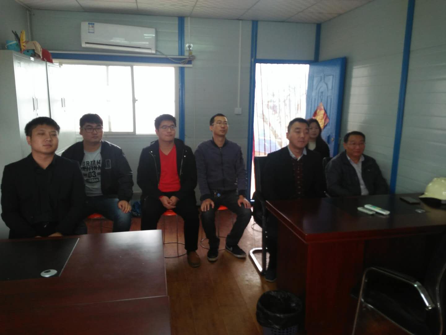 監(jiān)理工地黨員集中收看十九大2.jpg