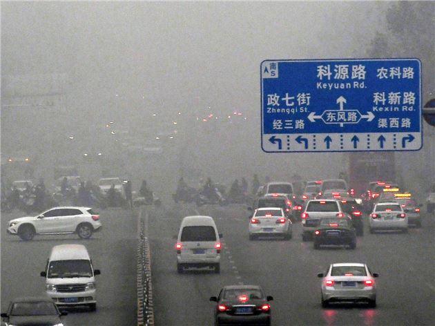 重磅！鄭州將取締馬路停車場(chǎng) 人行道禁設(shè)停泊位